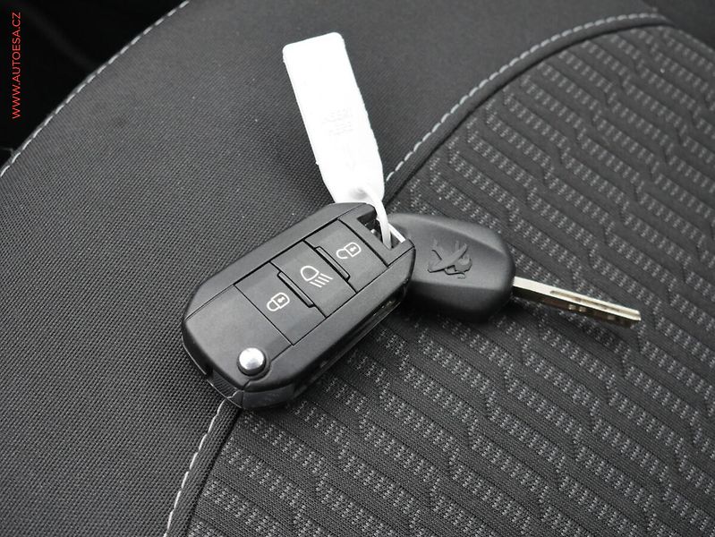 Peugeot 208 (2015) 1.2 PT, ČR, AC, tempo - fotka 19 z 19