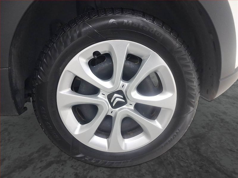 Citroën C3 (2020) Feel 1.2 PureTech, ČR,1.maj - fotka 15 z 16