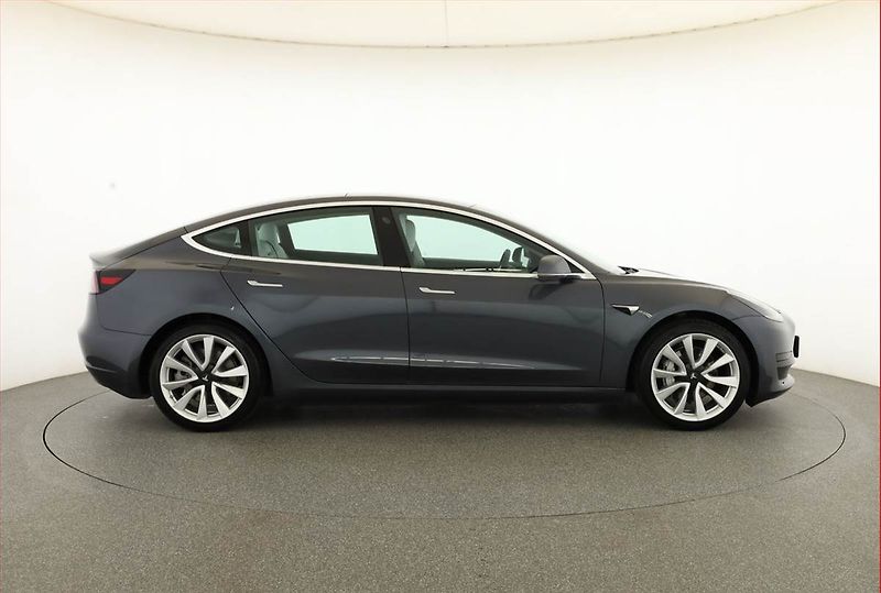 Tesla Model 3 (2020) Std Range Plus 52kWh, SoH 84% - fotka 6 z 21
