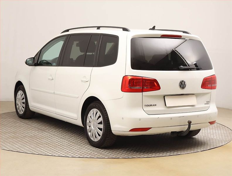 Volkswagen Touran (2014) 1.6 TDI, Navi, Tempomat - fotka 4 z 20