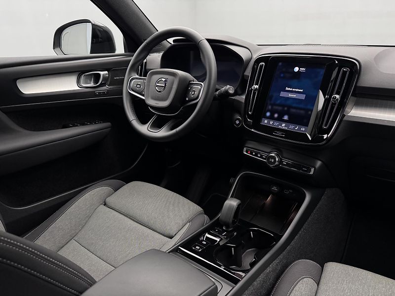 Volvo XC40 B3 DARK PLUS CZ 1.maj - fotka 24 z 48