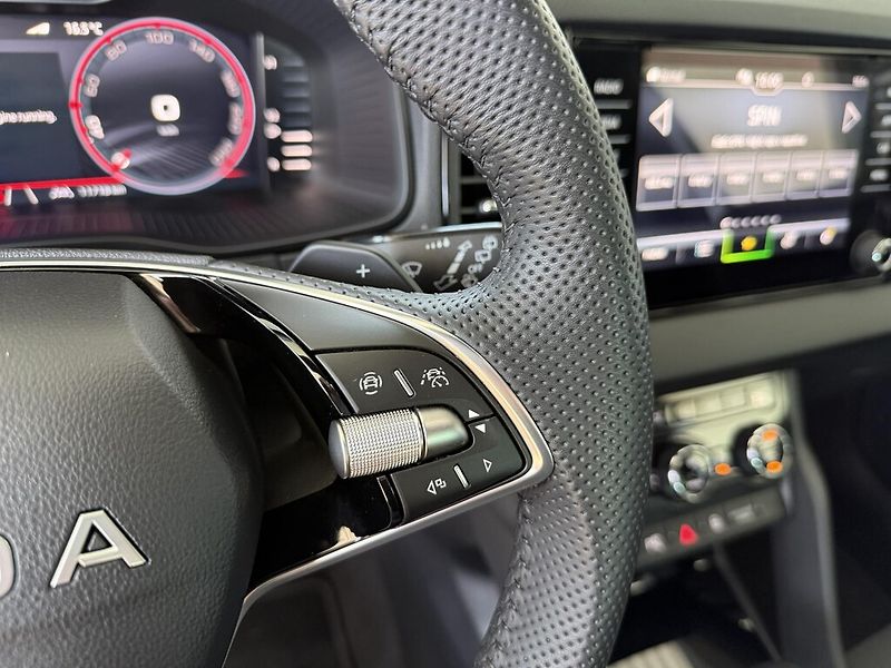 Škoda Karoq DSG 1,5TSi 110kW SportLine - fotka 18 z 24