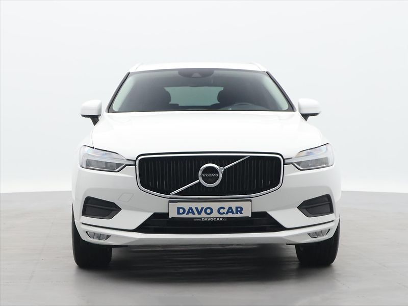 Volvo XC60 2,0 B4 145kW AWD Momentum CZ D - fotka 2 z 32