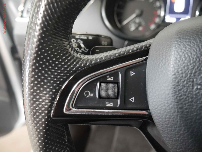 Škoda Octavia (2015) 1.6 TDi, DSG, navi - fotka 21 z 29