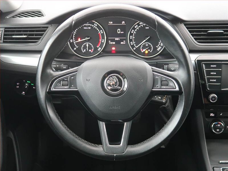 Škoda Superb (2017) 1.4 TSI, Tempomat - fotka 15 z 19
