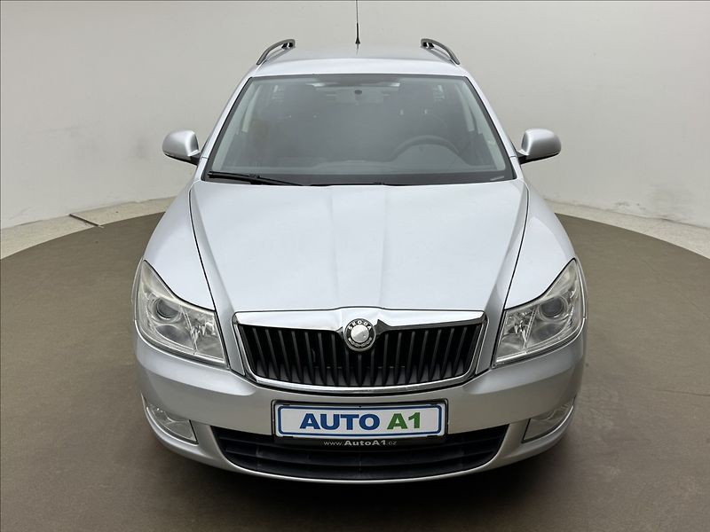 Škoda Octavia 1,6 TDi 77kW KLIMATIZACE SWING - fotka 2 z 24