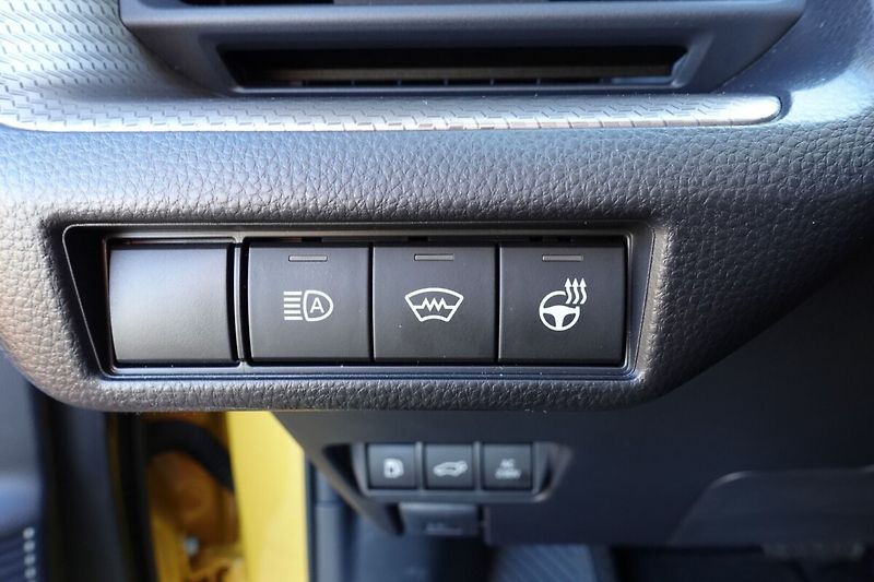 Toyota Prius 2,0 PHEV Executive sada komple - fotka 21 z 36