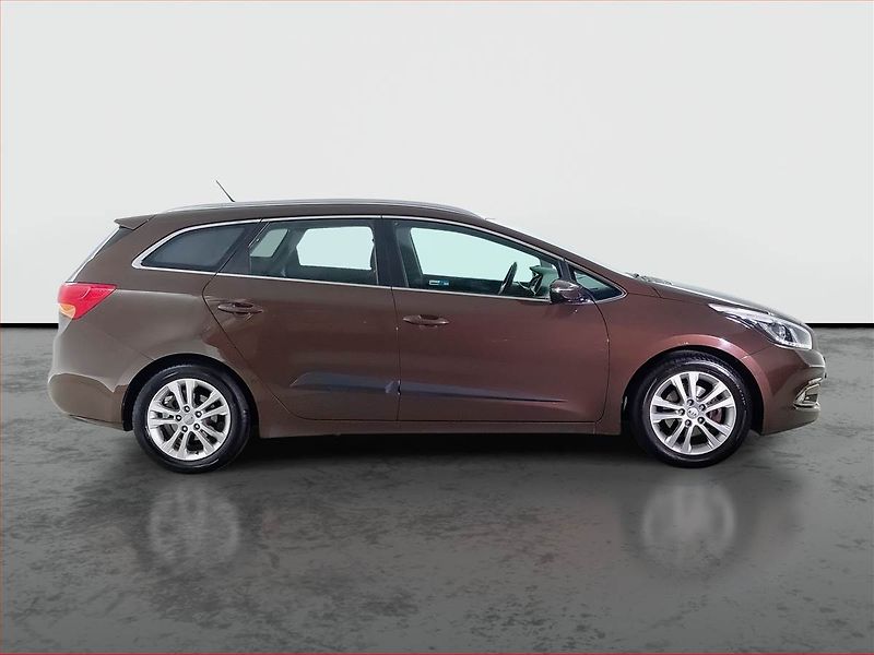Kia Ceed (2012) 1.6 GDI, Navi, Xenony - fotka 6 z 17
