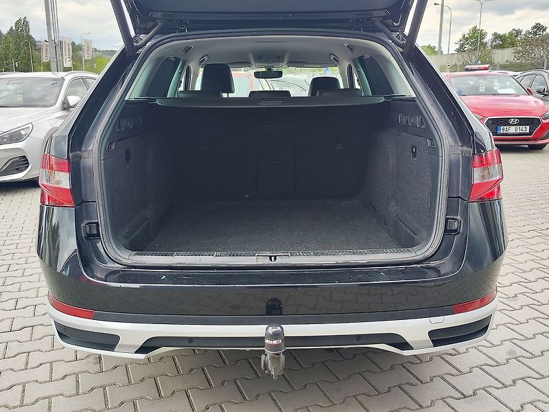 Škoda Superb 2.0 TDi/147kW Scout DSG 4x4 - fotka 9 z 39