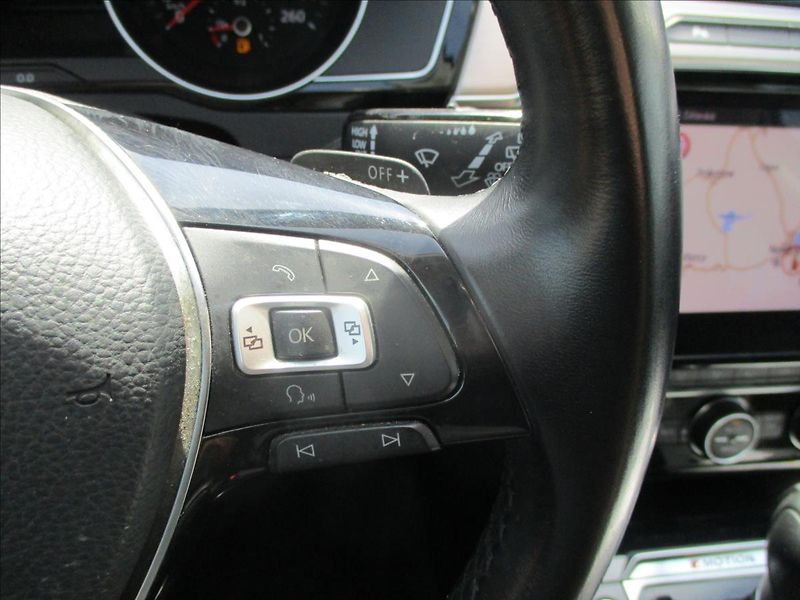 Volkswagen Passat 2,0 TDI 140kW BMT 4MOT DSG Hig - fotka 17 z 42