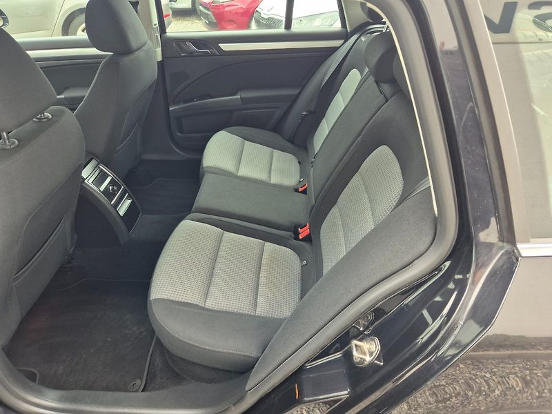 Škoda Superb (2011) 2.0 TDI Serviska Rozvody - fotka 44 z 48