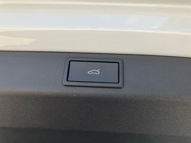 Škoda Elroq 85x vRS 250 kW 84 kWh - fotka 28 z 30