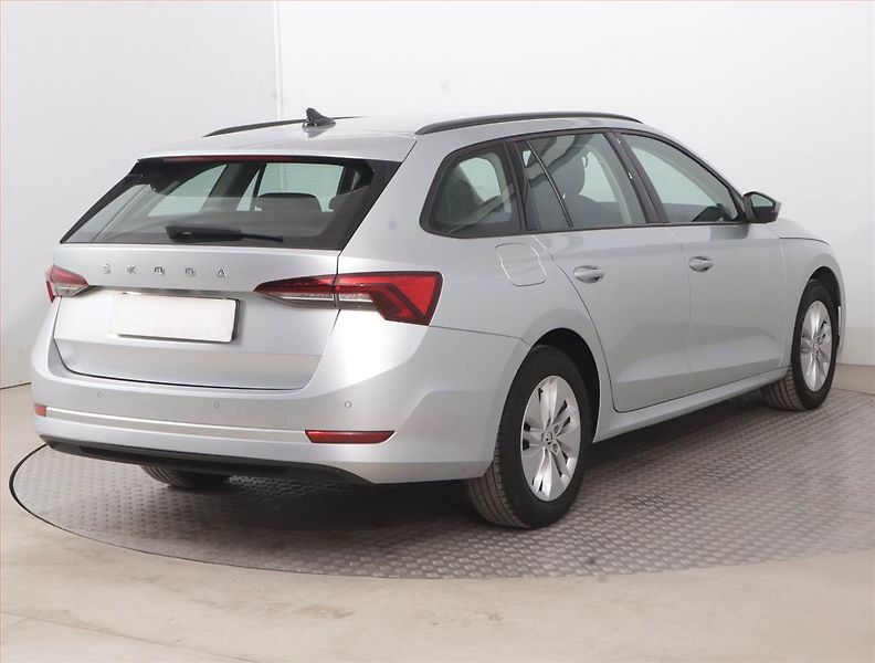 Škoda Octavia (2023) Ambition 2.0 TDI, ČR,1.maj - fotka 5 z 15