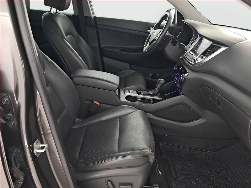 Hyundai Tucson (2015) 2.0 CRDi, 4X4, Automat, Kůže - fotka 9 z 31