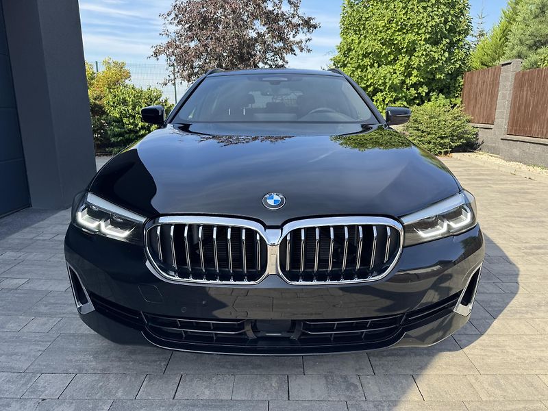 BMW Řada 5 (2023) 520xd, Luxury Line, Panorama - fotka 3 z 48