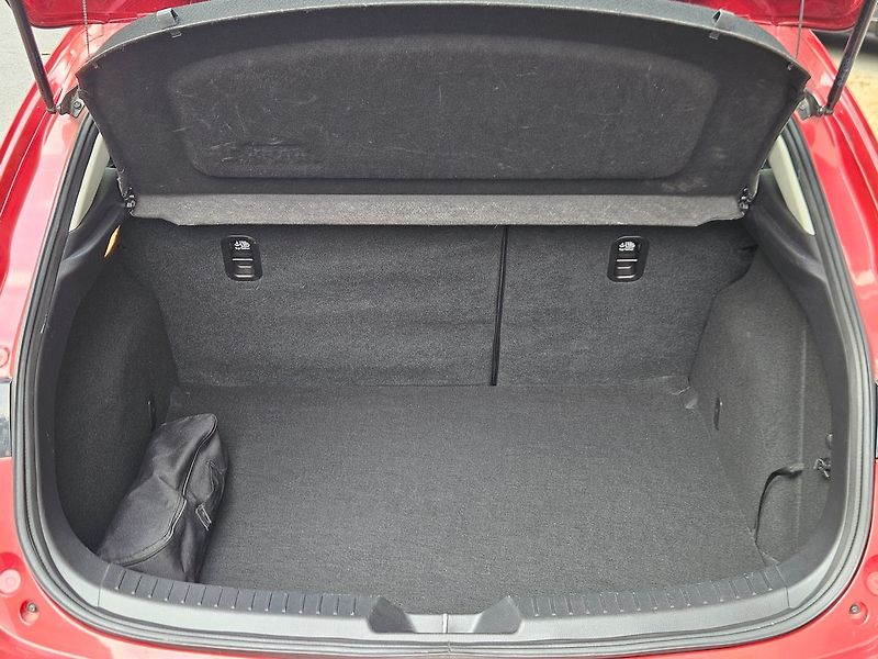 Mazda 3 1.5i SKYACTIV-G 74kW, ČR,1.maj - fotka 27 z 29