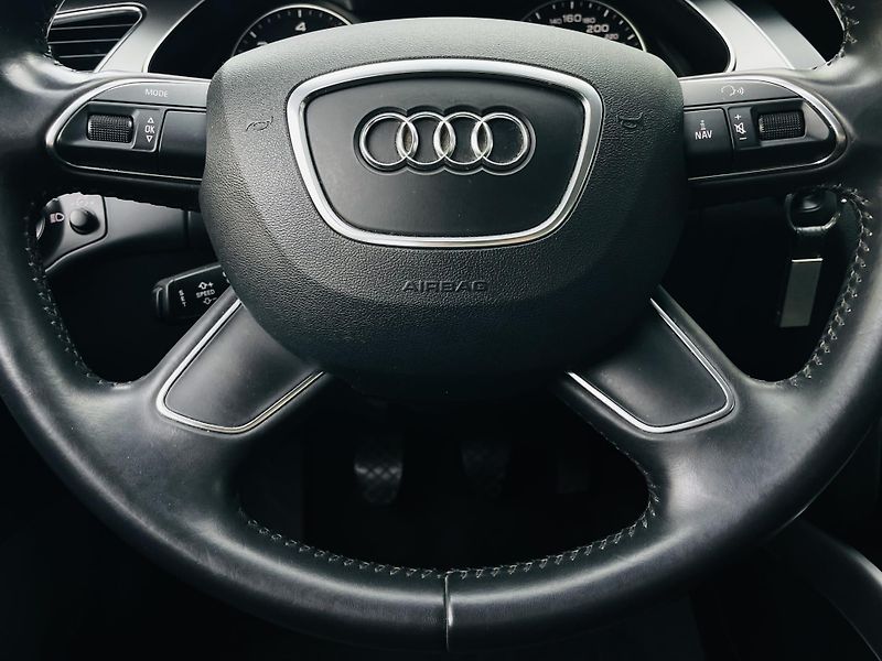 Audi A4 3.0TDI QUATTRO VÝHŘEV SERVISKA - fotka 29 z 41