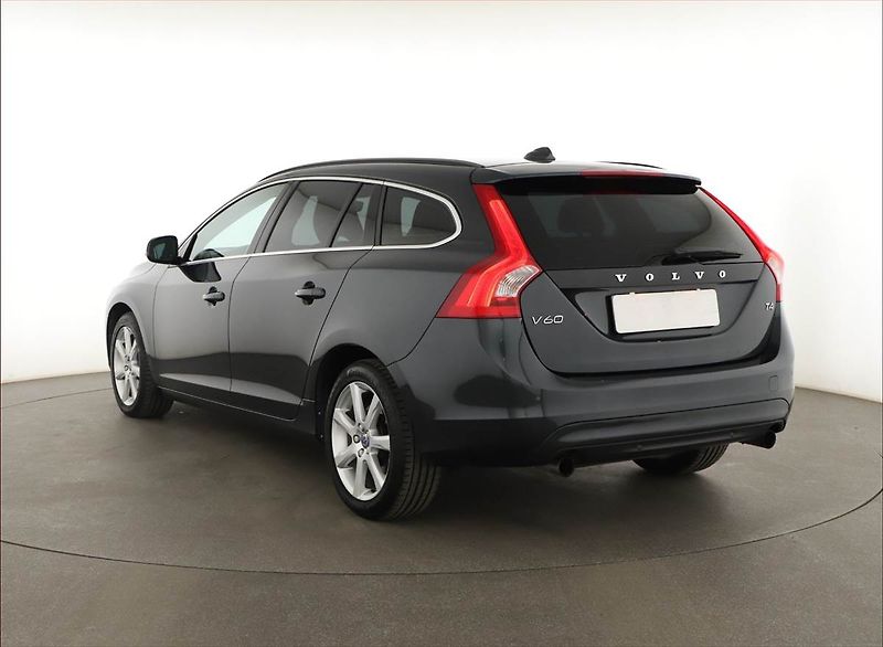 Volvo V60 (2016) T4 2.0, Serv.kniha, Kůže, Navi - fotka 4 z 17