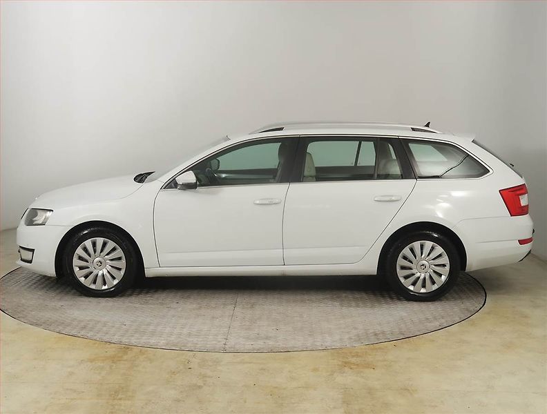 Škoda Octavia (2015) Style 1.6 TDI, Automat, Navi - fotka 3 z 18