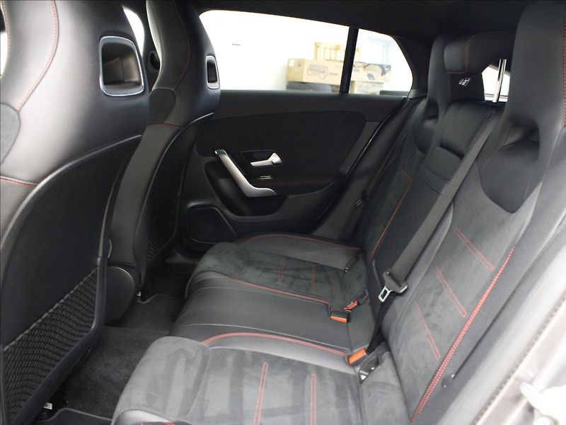 Mercedes-Benz CLA 2,0 220 7G-DCT AMG ZÁNOVNÍ - fotka 14 z 39