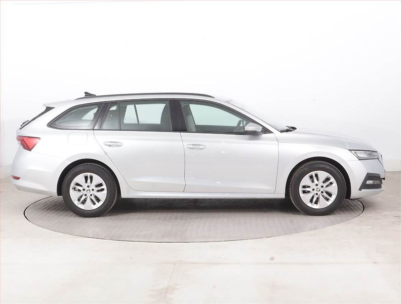 Škoda Octavia (2023) Ambition 2.0 TDI, ČR,1.maj - fotka 6 z 15