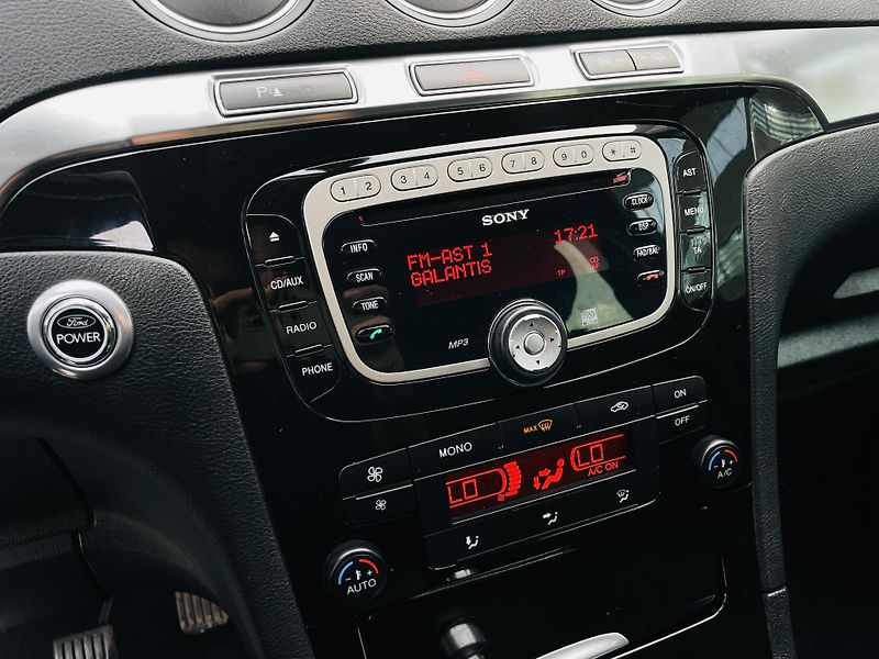 Ford S-MAX 2.0TDCi MANUÁL SENZORY VÝHŘEV - fotka 40 z 44