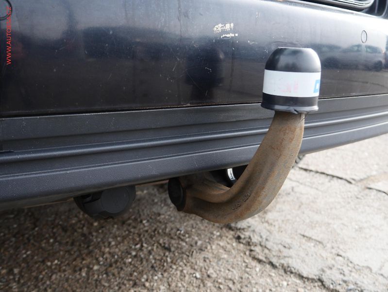 Volkswagen Touran (2007) 1.4 TSi, autoAC, tažné - fotka 16 z 17