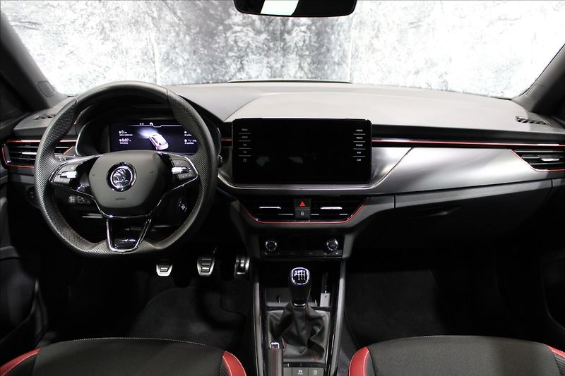 Škoda Kamiq 1,5 TSI 110kW Monte Carlo - fotka 30 z 34