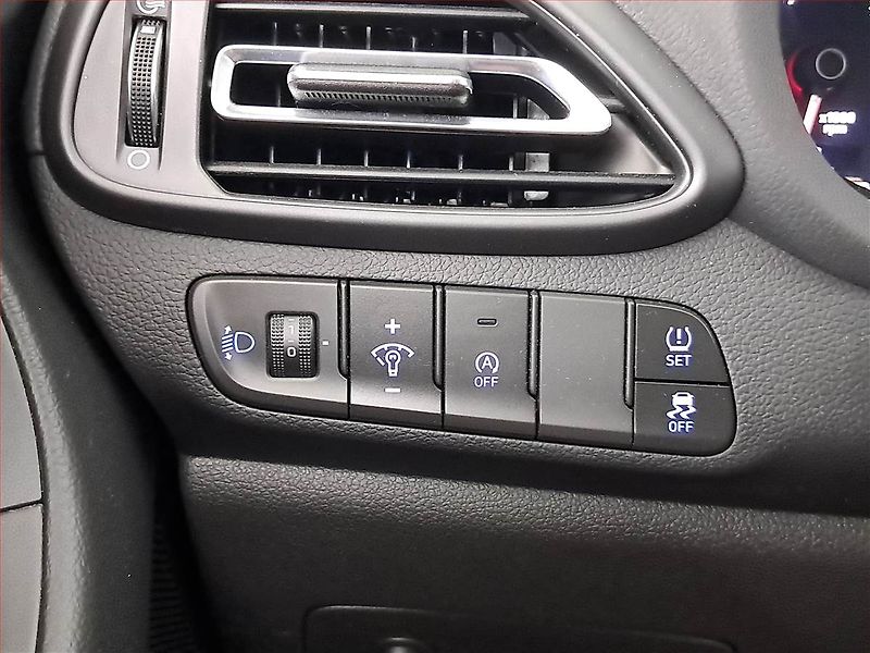 Hyundai i30 (2023) Style 1.5 T-GDI, Automat, ČR - fotka 22 z 23
