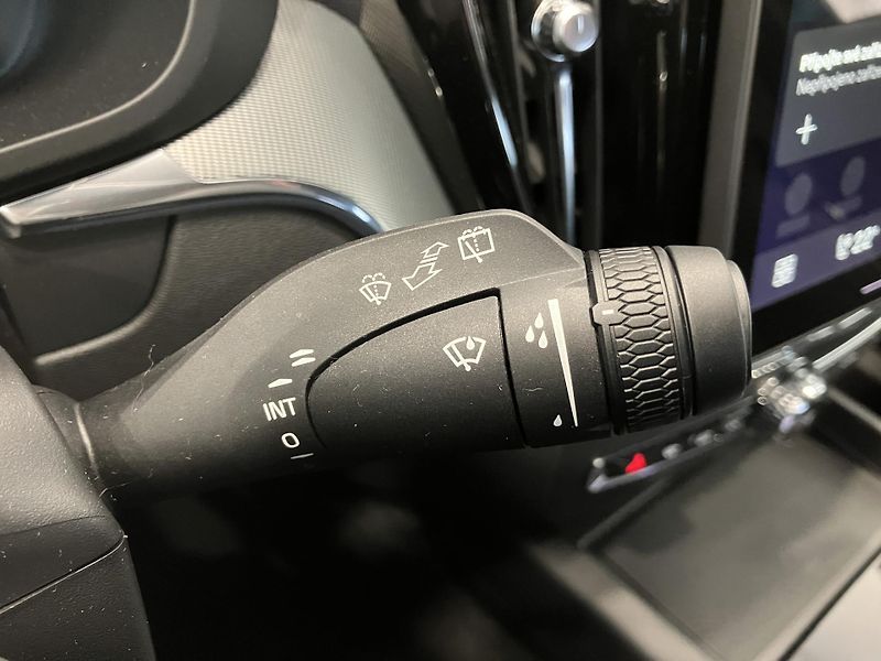 Volvo XC60 T6 eAWD Black Edition Plus AT8 - fotka 23 z 41