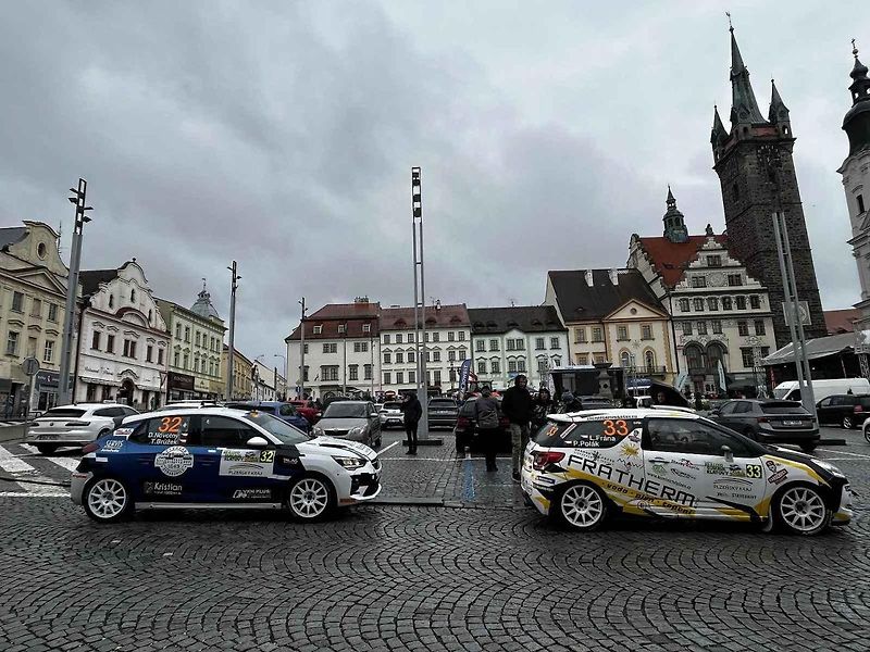 Tragédie, která se odehrála v rámci 58. ročníku Rallye Šumava, kdy po nehodě zemřela navigátorka Alena Krejčíková (41), nezasáhla jen příznivce rallye, ale její kamarády, jelikož byla na Klatovsku doma.