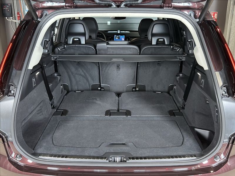 Volvo XC90 (2026) 2,0 T8  Ultra Dark - fotka 19 z 41