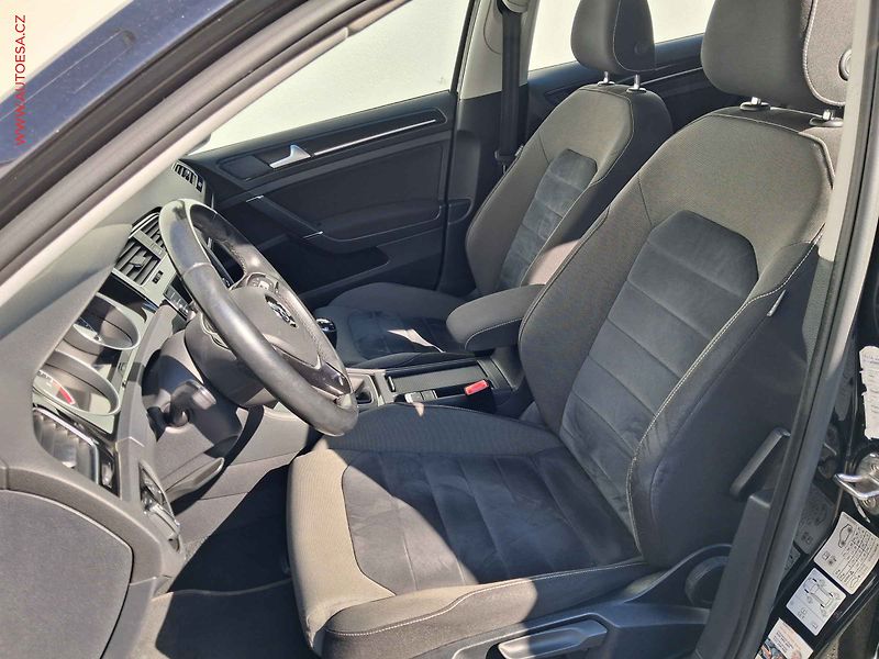 Volkswagen Golf (2017) 2.0TDi, ČR, AC, tempo, park - fotka 9 z 16