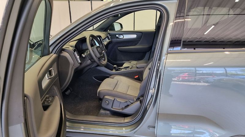 Volvo XC40 (2026) B3 2.0L 163 HP AT7 FWD CORE - fotka 8 z 15