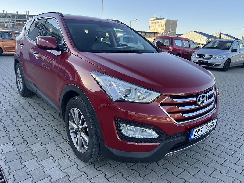 Hyundai Santa Fe (2013) 2.2 CRDI 4X4 - fotka 2 z 14