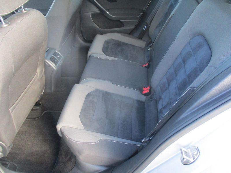 Volkswagen Golf 2.0TDi 110kW HIGHLINE L+Z PNEU - fotka 38 z 45