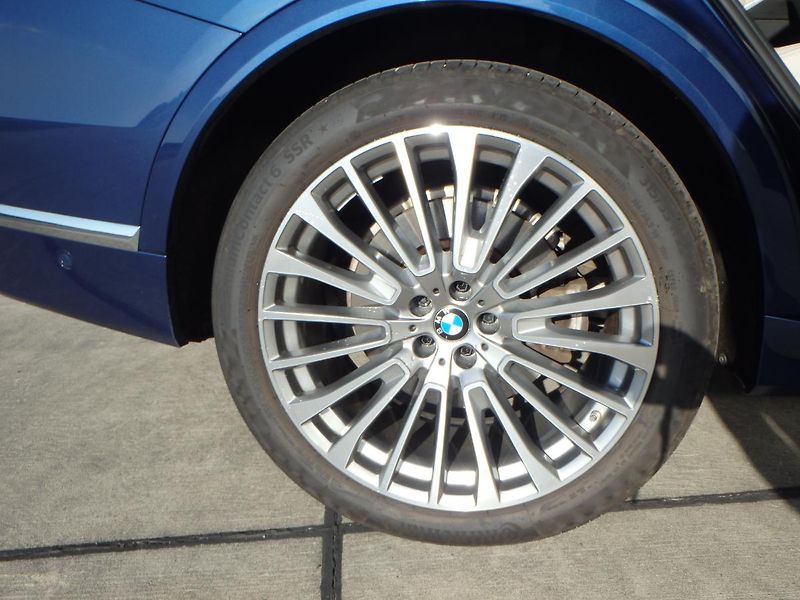 BMW X7 (2022) 4.0 d, INDIVIDUAL - fotka 26 z 26