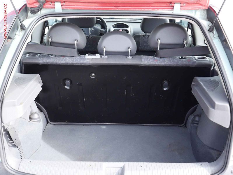 Opel Corsa (2000) 1.2i, ČR - fotka 7 z 16