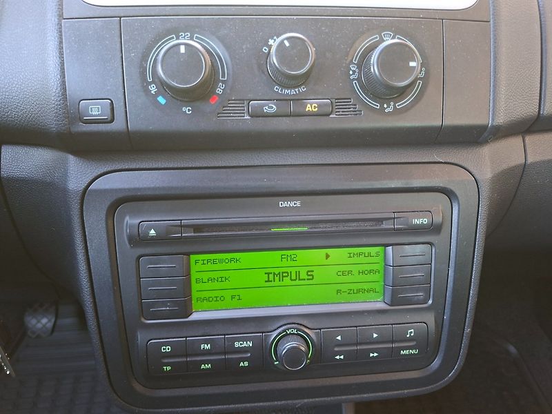 Škoda Fabia (2010) 1.2i 51kW -NEHAV.-SERVISOVÁNO! - fotka 15 z 33