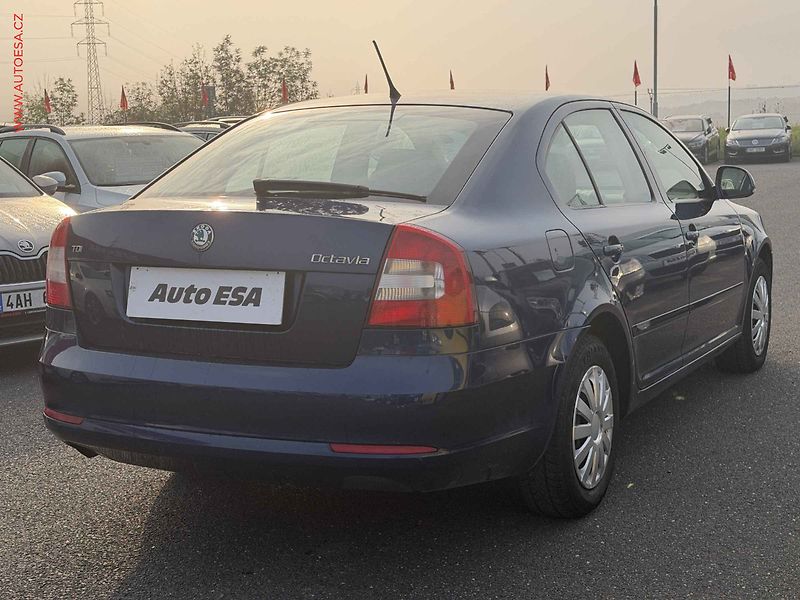 Škoda Octavia (2011) 1.6 TDi, ČR, AC, temp - fotka 4 z 16