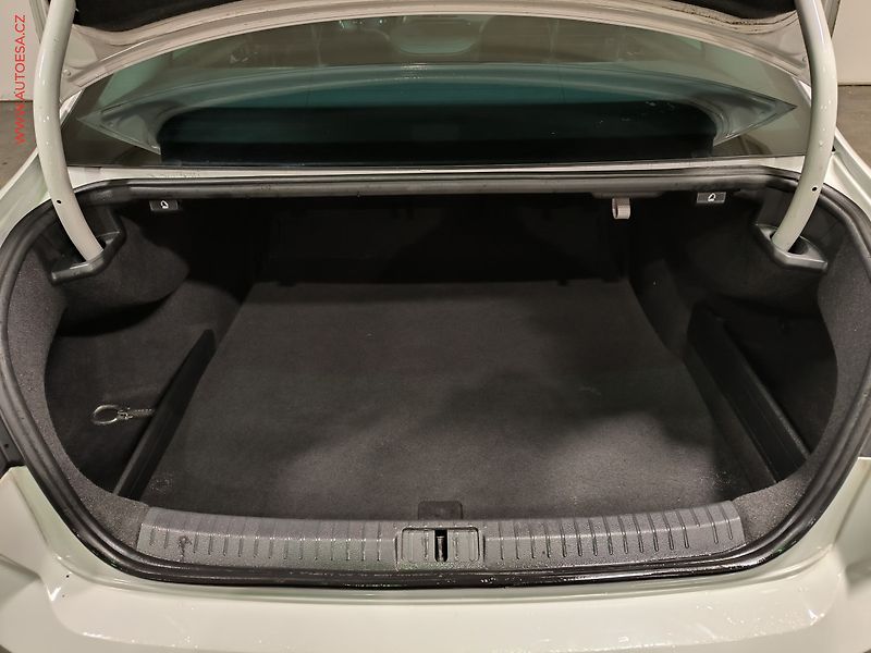 Volkswagen Passat (2015) 2.0 TDi, ČR, Highline, DSG - fotka 7 z 17
