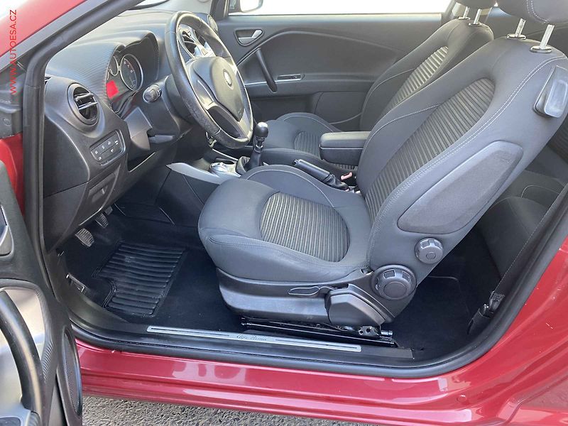 Alfa Romeo MiTo (2012) 1.4 16V, AC, výhřev sed - fotka 9 z 14