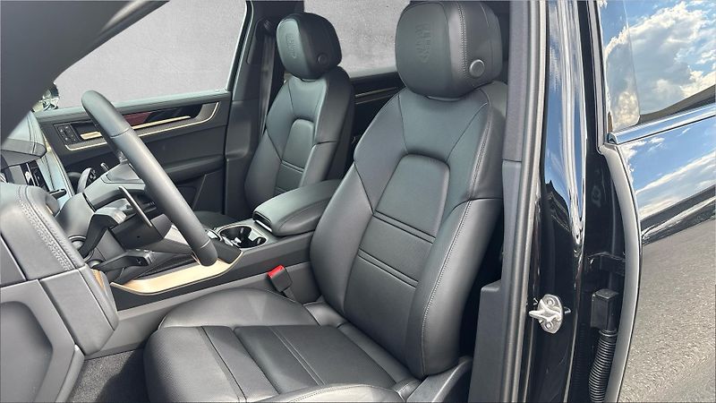 Porsche Cayenne E-Hybrid Black Edition - fotka 16 z 25