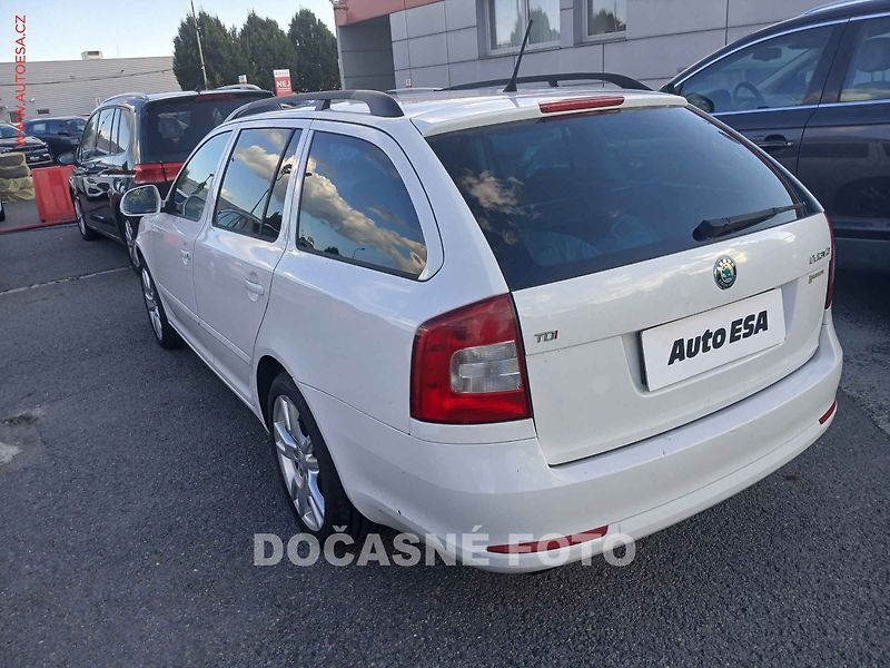 Škoda Octavia (2012) 2.0TDi, ČR, AC, tempo - fotka 2 z 3