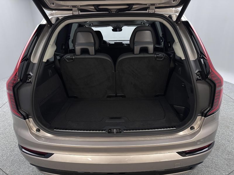 Volvo XC90 (2026) T8 AWD Plug-in DARK PLUS 7m - fotka 16 z 27