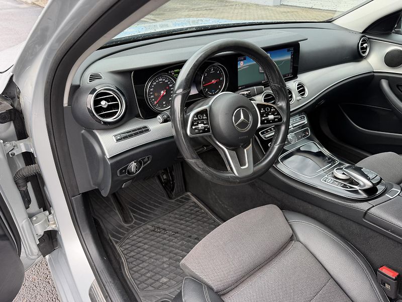 Mercedes-Benz Třídy E Kombi E 300De hybrid navigace  - fotka 12 z 23