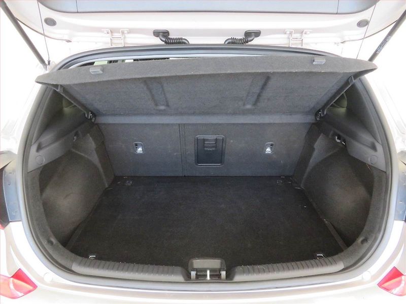 Hyundai i30 (2018) 1.4 CVVT, Serv.kniha, Tempomat - fotka 13 z 17