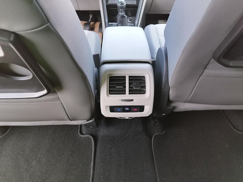 Volkswagen Touran 1,6 TDI  - fotka 24 z 29