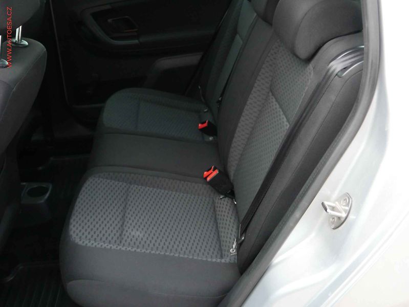 Škoda Fabia (2014) 1.2TSi, ČR, AC, tempo - fotka 10 z 15