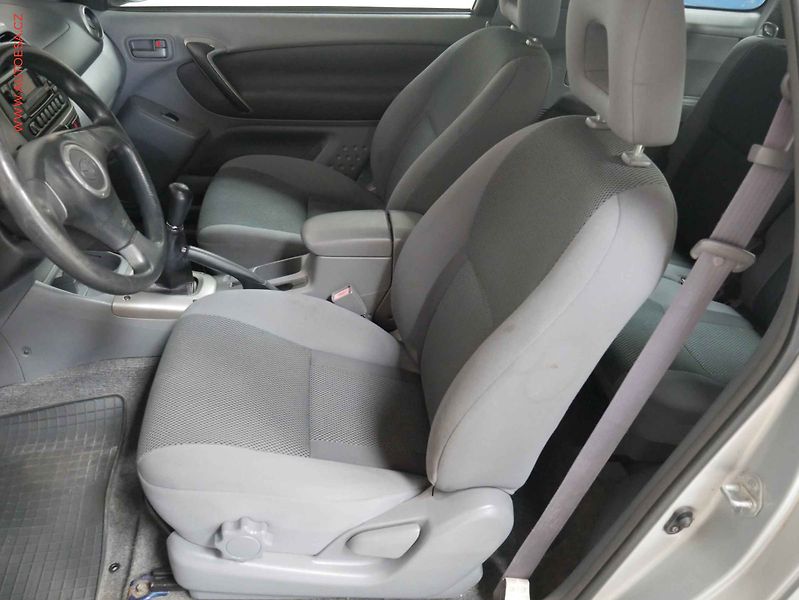 Toyota RAV4 (2001) 2.0VVT-i 4x4, AC - fotka 9 z 18